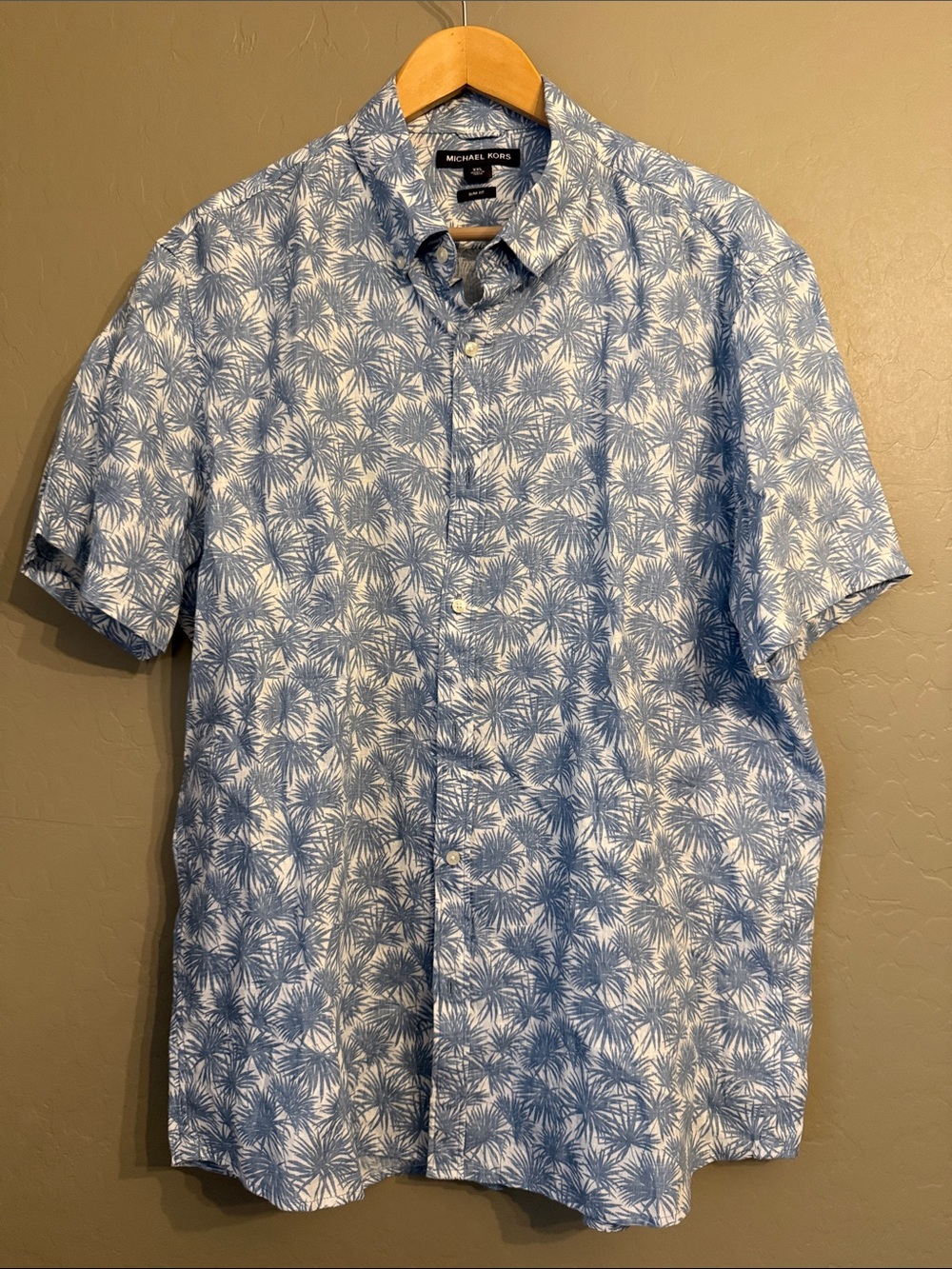 Michael Kors Linen Light Blue Palm-Print Short Sleeve Button-Up Shirt (EUC)
